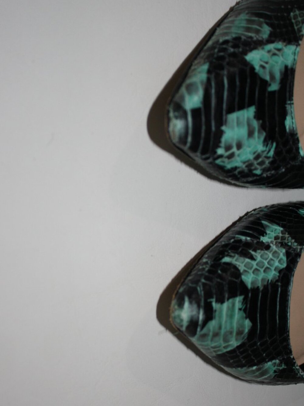 Loeffler Randall - Black & Teal Snakeskin Pointed Toe Flats -  Sz 8 - Picture 9 of 12